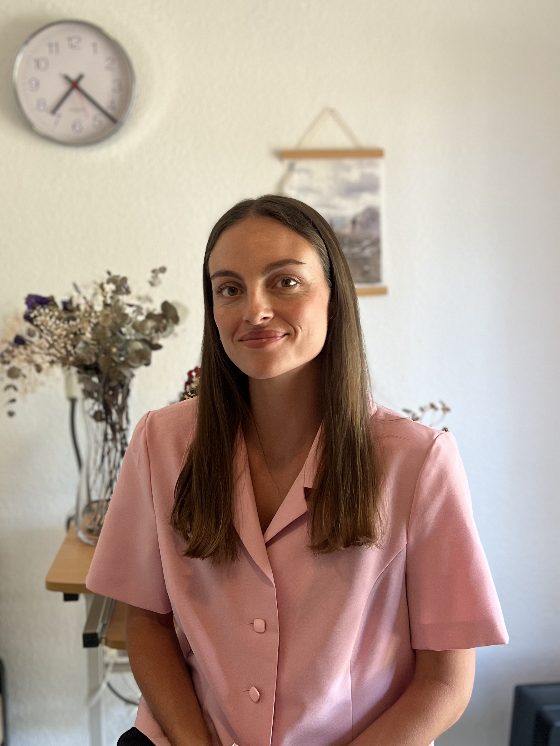 Retrato profesional de Raquel García del equipo directivo de Red de Anclas.